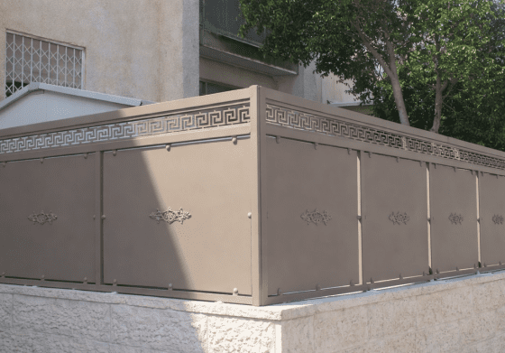 גדרות דגם אטום מבית טרלידור, קטע מוארך לאורך החזית