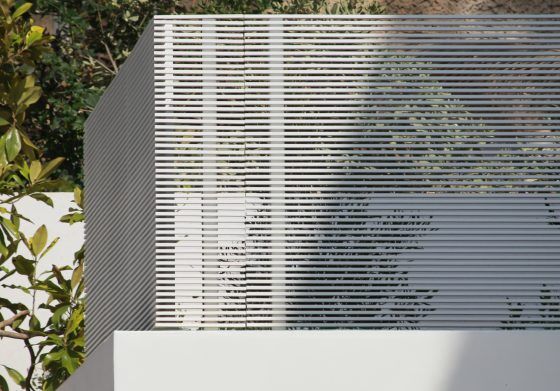 גדר הייטק צף מבית טרלידור, בהתאמה אישית לחזית