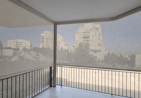 אטם זיפים לשער של טרלידור מבית טרלידור, בכניסה לבית פרטי