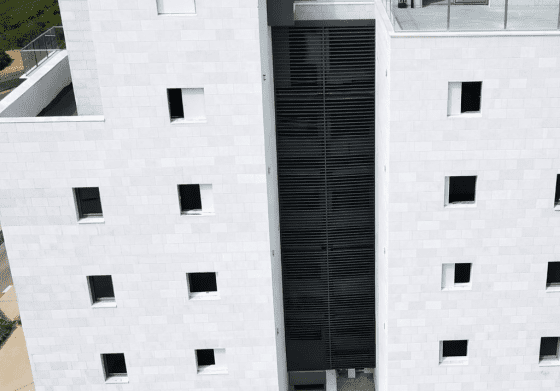חיפוי קיר דגם מקבילית מבית טרלידור, תקריב על מרקם החיפוי