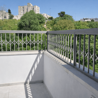 מעקות - הגבהת מעקה