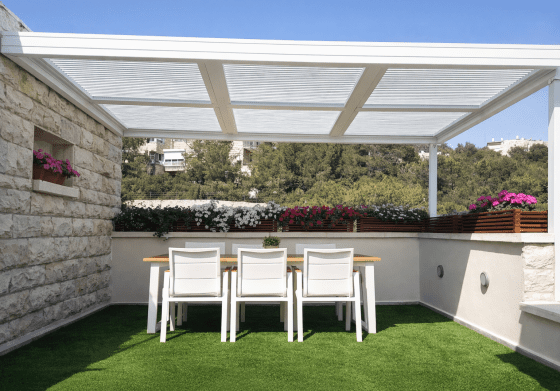 פרגולה דגם הייטק מבית טרלידור, הצללה מעל מרפסת
