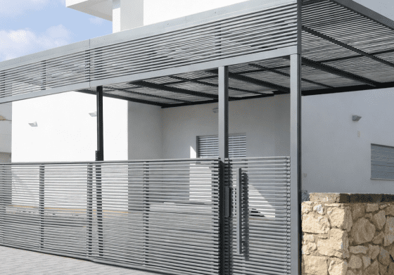 שער דגם הייטק צף מבית טרלידור, מבט על החיבור לעמוד