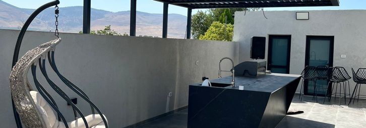 הפרגולה של חיי: איך אלומיניום הפך לחבר הכי טוב של החצר שלי